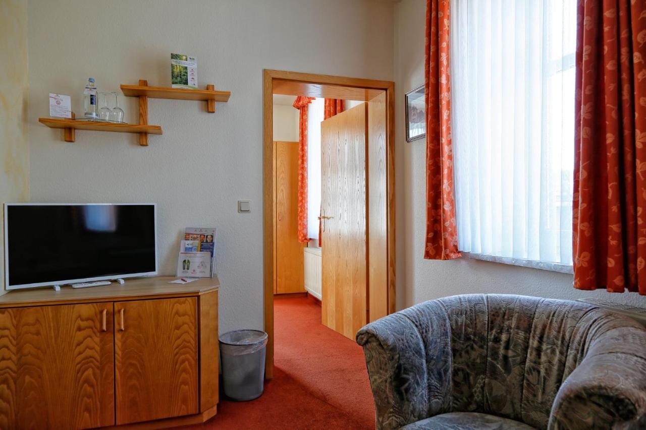 Konsum Gaestehaus Quisisana - Oberhof Ngoại thất bức ảnh