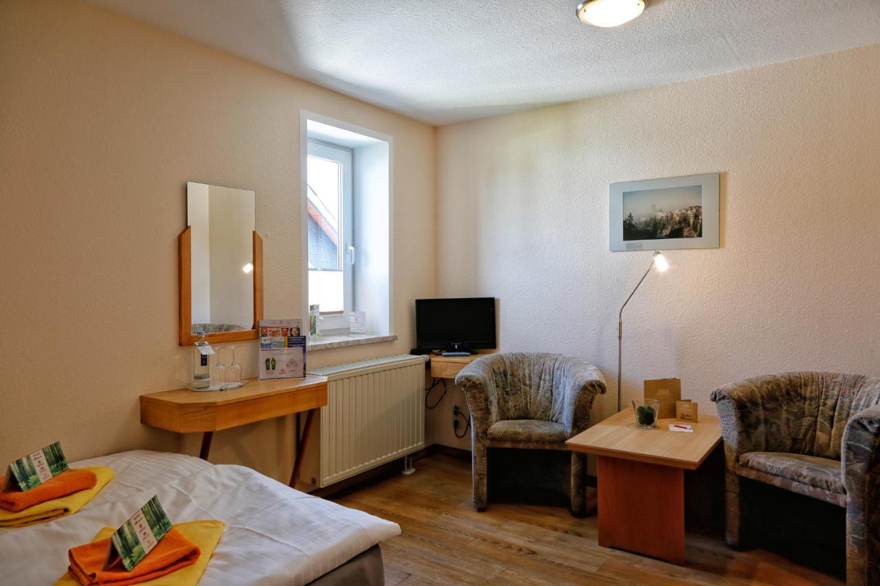 Konsum Gaestehaus Quisisana - Oberhof Oberhof  Ngoại thất bức ảnh