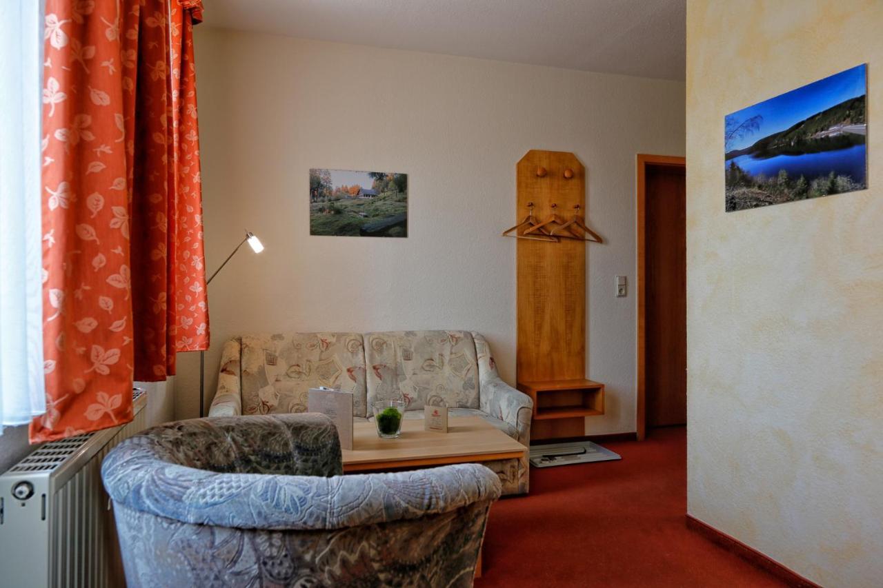 Konsum Gaestehaus Quisisana - Oberhof Ngoại thất bức ảnh